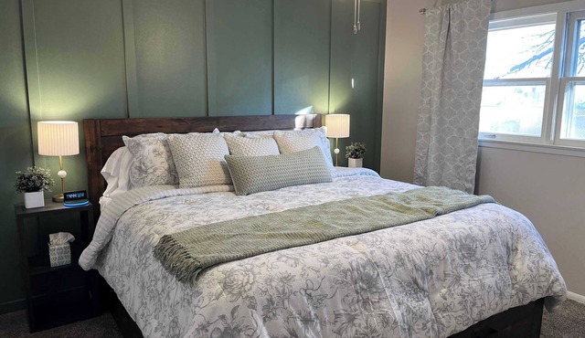 Stylish Sioux Falls Stay|Theater Room & Arcade Fun