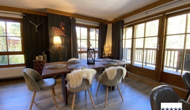 Stylish ski-in ski-out 3 bed apartment, sleeps 6 in Arc 1950