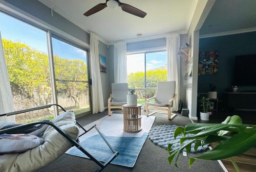 Stylish Small Ocean Homestay Near Deer Park Train Station