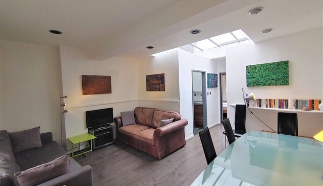 Stylish Soho Apartment Sleeps 4