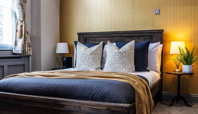 Stylish Somerset Stay; Free Gym Access and Parking