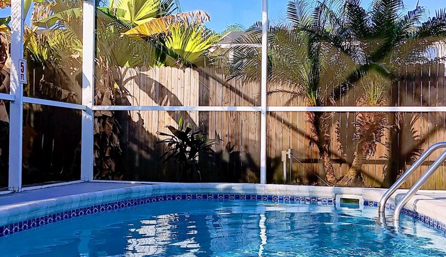 Stylish South Facing Pool! Just 8 mi to Disney!