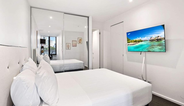 Stylish Southbank 2-Bed Flat w/Balcony