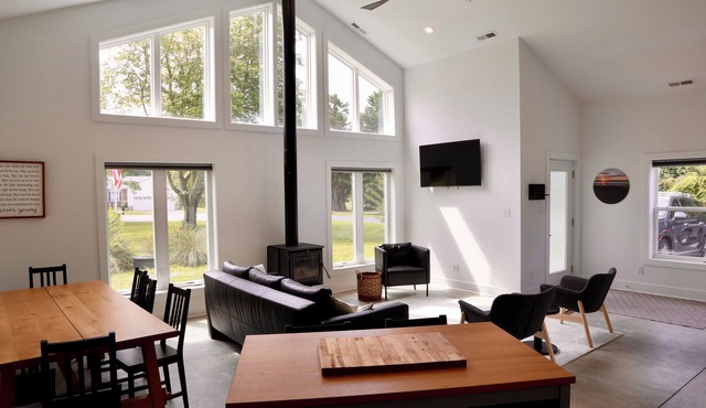 Stylish Southpoint Retreat - Spacious 4 Bed Barndominium near Assateague Beach