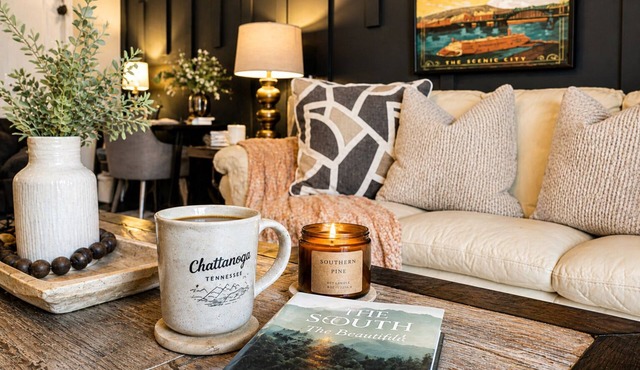 Stylish Southside Retreat. Walk to Dining, Nightlife + Free Parking