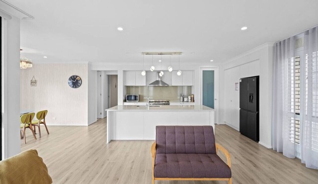 Stylish & Spacious 3BR 2BA in Spring Mountain