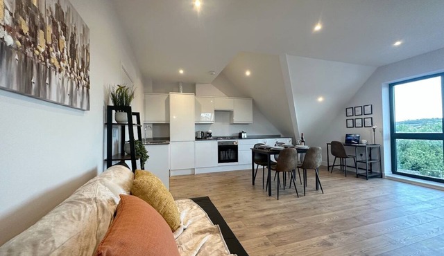 Stylish & Spacious Apartment