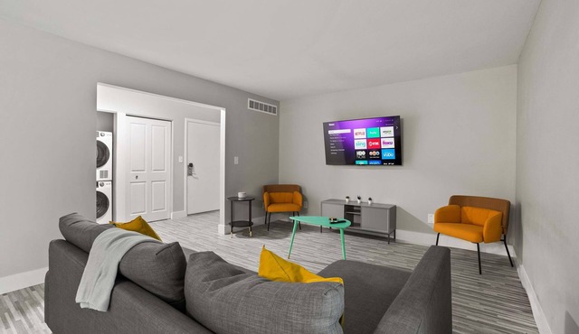 Stylish & Spacious Getaway Near Downtown