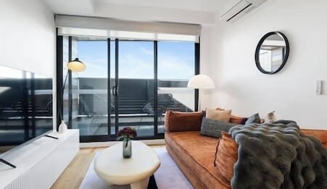 Stylish & Spacious 2BR w Study, Wi-Fi & Car Park