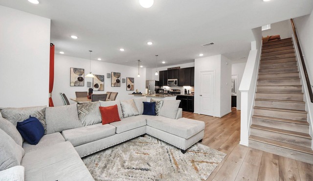 Stylish & Spacious 2BR Gem W/King Suite Sleeps 6