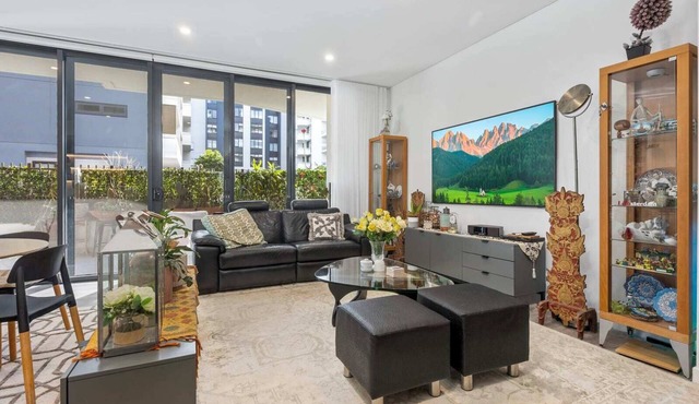 Stylish & Spacious 3BR Apt