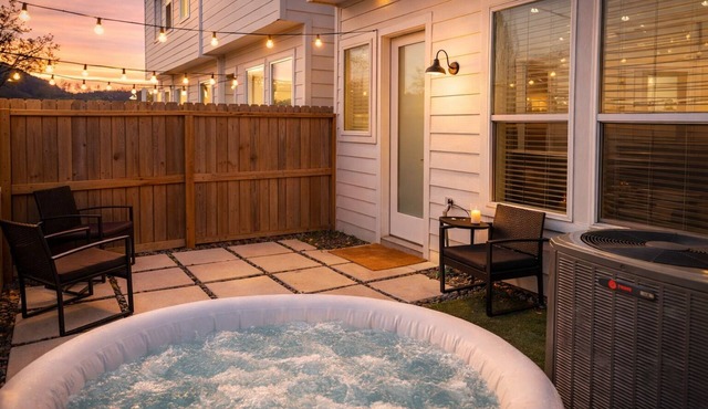 Stylish & Spacious 3BR Gem W/Hottub Near Downtown