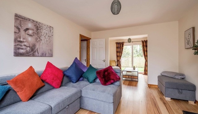 Stylish & spacious entire 3+1BR house in Lisburn(near Belfast)with parking