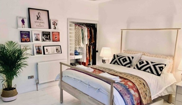 Stylish & spacious, family & pet friendly 2 bed terrace with extra comfy beds