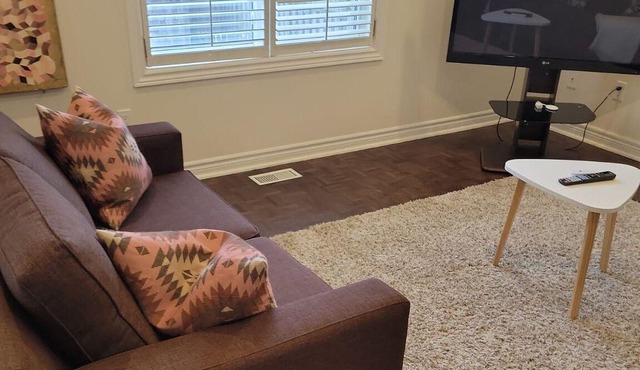 Stylish & Spacious Getaway in Heart of Mississauga