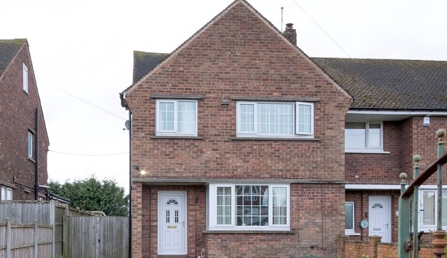 Stylish spacious home Pass the Keys