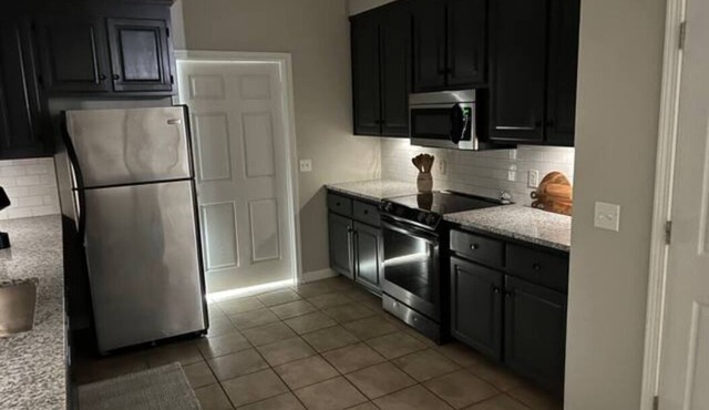 Stylish & Spacious Townhouse Near Fort Rucker – Cozy, Clean & Convenient Stay