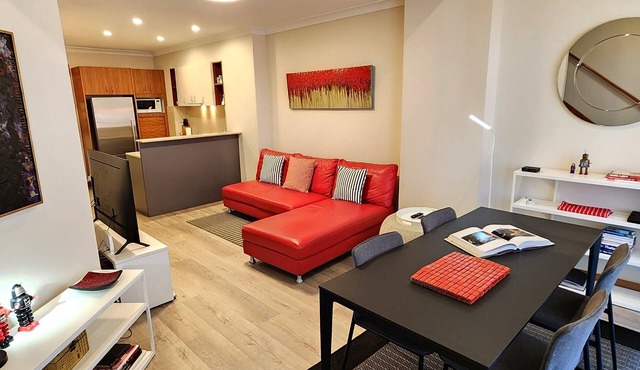 Stylish Split-Level Penthouse Loft + Parking