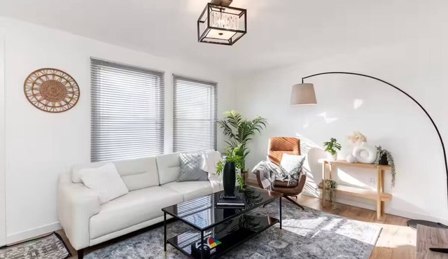 Stylish St. Boniface Home | 2 Bed | 1 Bath |