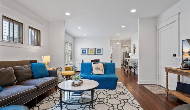 Stylish Stay for Families Near Campus