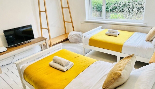 Stylish Stay in Horsforth Lodge