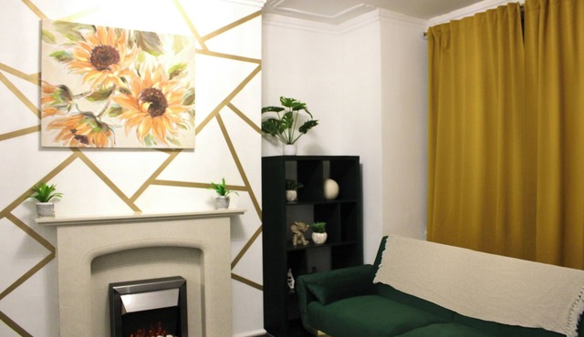 Stylish Stay Near Etihad Stadium /TV Included /Great For Groups