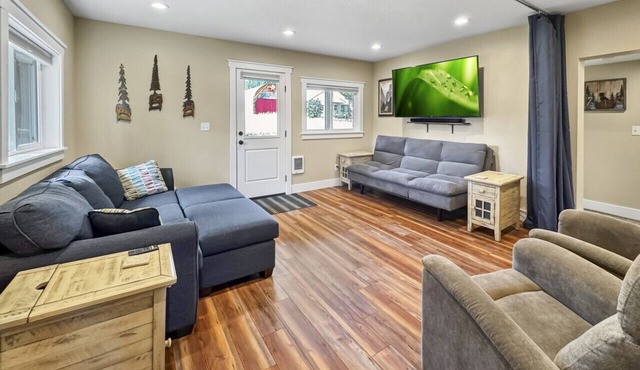 Stylish Stay with Pellet Stove Near Downtown Cascade