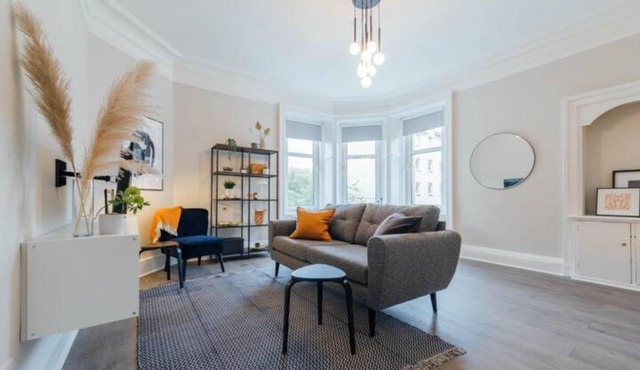 Stylish Stirling Apartment - free parking