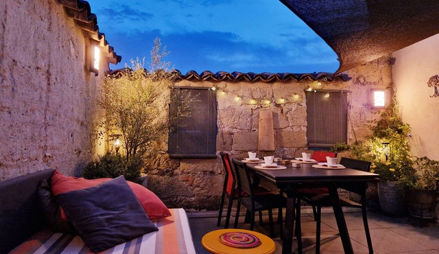 Stylish Stone Townhouse: Private Roof Terrace, Parking, Air Conditioning
