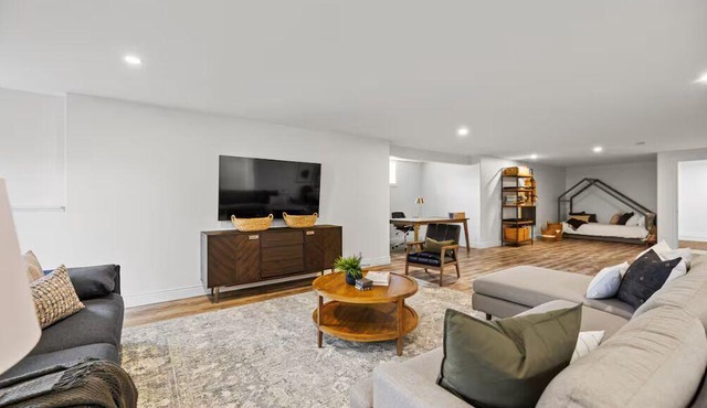 Stylish Stratford Home Near Charlottetown—Spacious, Family-Friendly Retreat