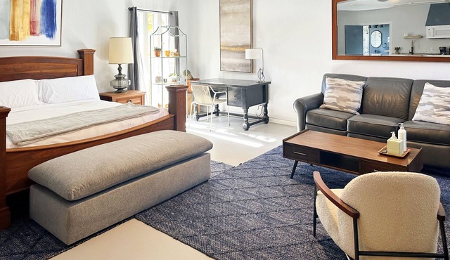 Stylish Studio 9 Mins from Asia District | Industrial Chic & Modern Comfort