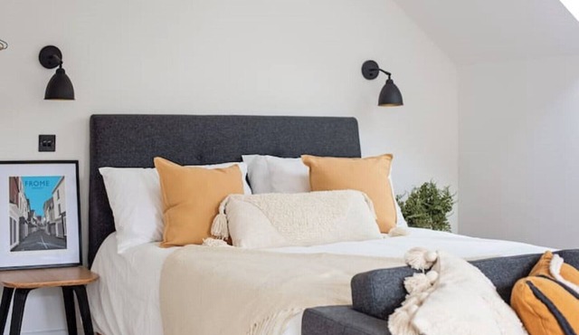 Stylish studio apartment in Frome 12’ Longleat