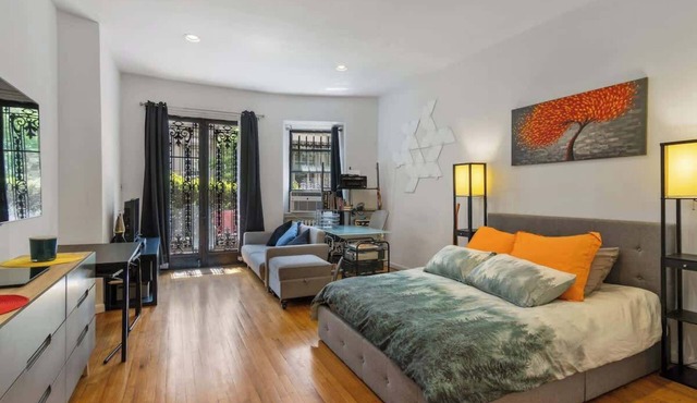 Stylish Studio in Central Park in Best Location Ever!