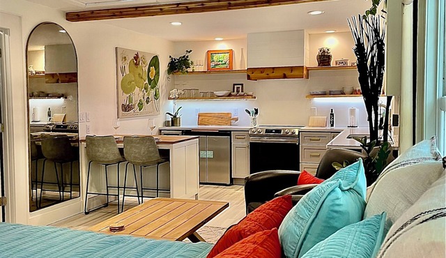 Stylish Studio in Historic High Springs, 5 min Walk to Restaurants, Shops, Bars!