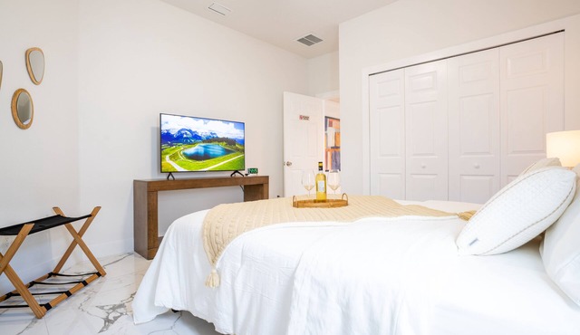 Stylish Studio located within walking distance of Busch Gardens in Tampa, FL