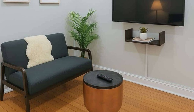 Stylish Studio near Boystown