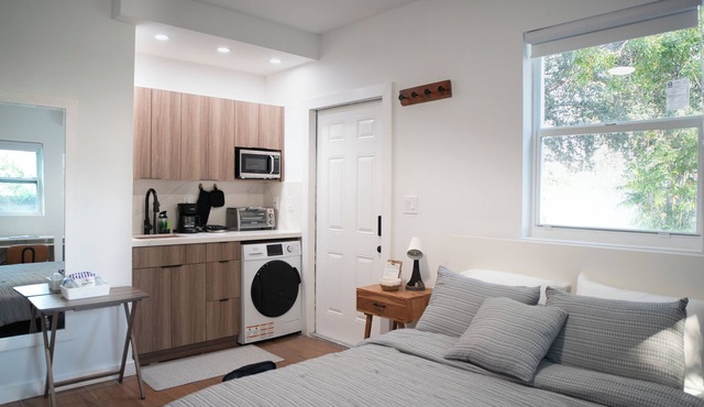 Stylish Studio Near Wynwood & Design District