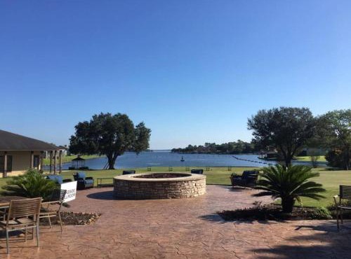 Stylish Studio on Lake Conroe