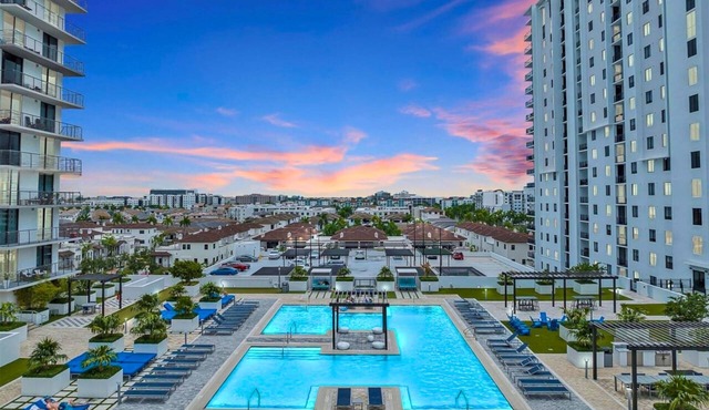 Stylish Studio | Pool View | Downtown Doral' Heart
