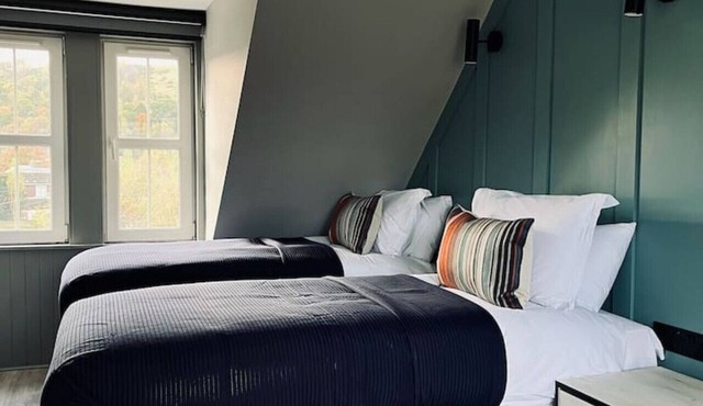 Stylish studio room, twin, en-suite & kitchenette