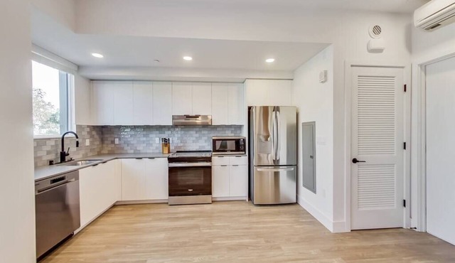 Stylish Studio Suite in West Oakland