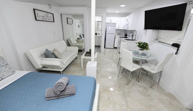 ❀Stylish Studio❀ Near Beach, Shopping & Nightlife
