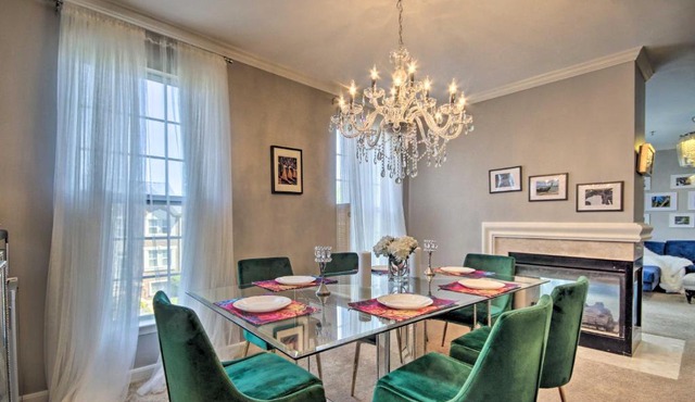 Stylish Suburban Condo Less Than 20 Mi from Dtwn DC!