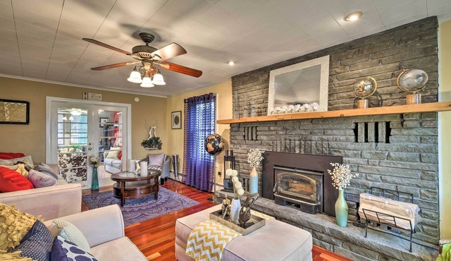Stylish Suburban Getaway, 10 Miles to Royal Mtn!