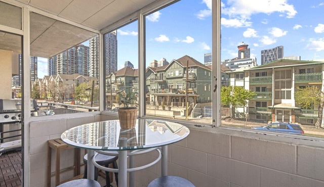 Stylish Suite at Stampede w/Free Parking, AC