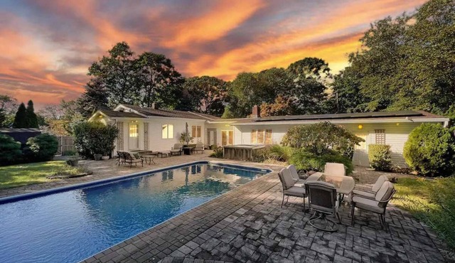 Stylish Sunset Retreat Near Beach, Pool, Hot Tub