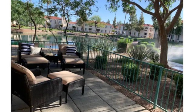 Stylish Superstition Springs condo at the golf course!