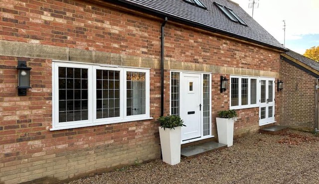 Stylish Surrey Hills House 2 ensuite bedrooms