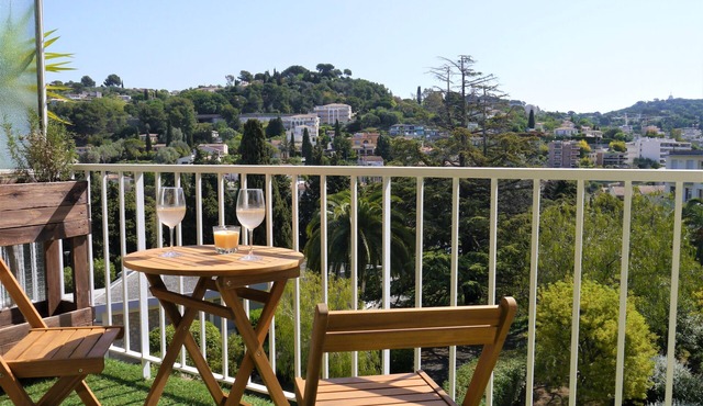 Stylish T3 apartment with two balconies and view, top floor