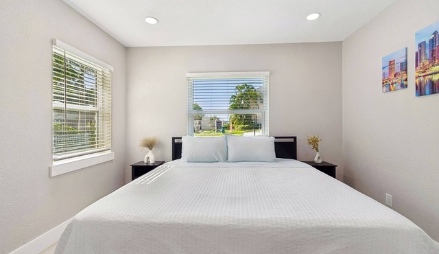 Stylish Tampa Retreat. Fully Furnished.Prime Location